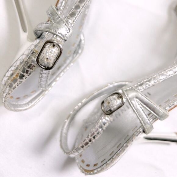 Gianni Bini Textured Metallic Heel - Picture 5 of 7